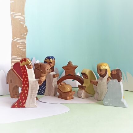 Pesebre de Madera con Reyes Magos – Un Tesoro Navideño Majestuoso